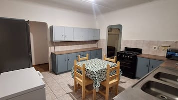 House, 4 Bedrooms, Accessible, Smoking | Interior