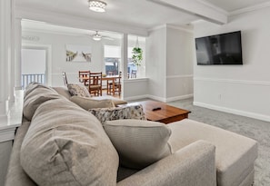 Smart TV, books - Hillside Haven -2 Homes in 1 - Great for multi-family vacation (Old Orchard Beach)
