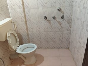 Shower, towels, soap, shampoo - R K Residency Formerly Gamas INN (Thiruvananthapuram,)