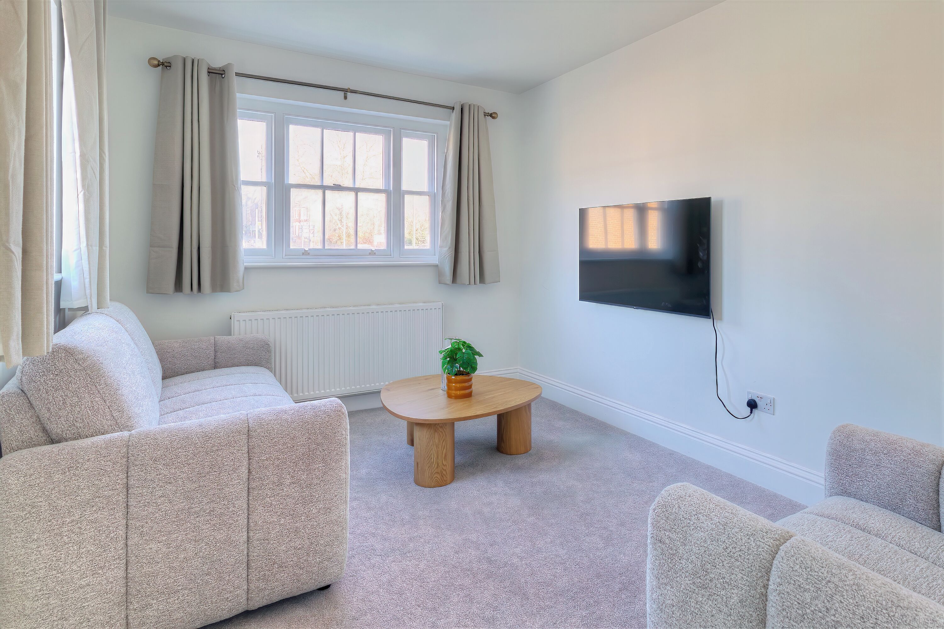Modern Central 1-bed Apartment | Parking | Sleeps 4 - Maidstone