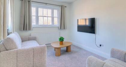 Central Maidstone | Parking | Sleeps 4 | Wi-Fi