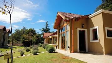 Classic Cabin, Garden View | In-room safe, blackout drapes, soundproofing, iron/ironing board