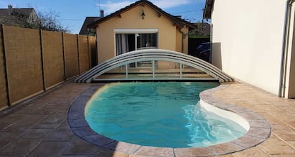 Maison avec piscine couverte et chauffée en Normandie