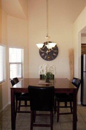 Dining - Angels Peak by Mesquite Vacation Rentals with Park View and $510 free daily activities (Mesquite)