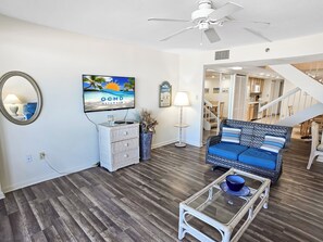 Living area - OCEANFRONT 2 Bed 2 Bath Condo with Indoor Pool! Century I #412 (Ocean City)