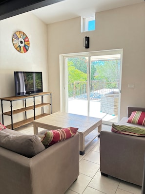 TV - Villa in a residential neighborhood in Uzès (Uzès)