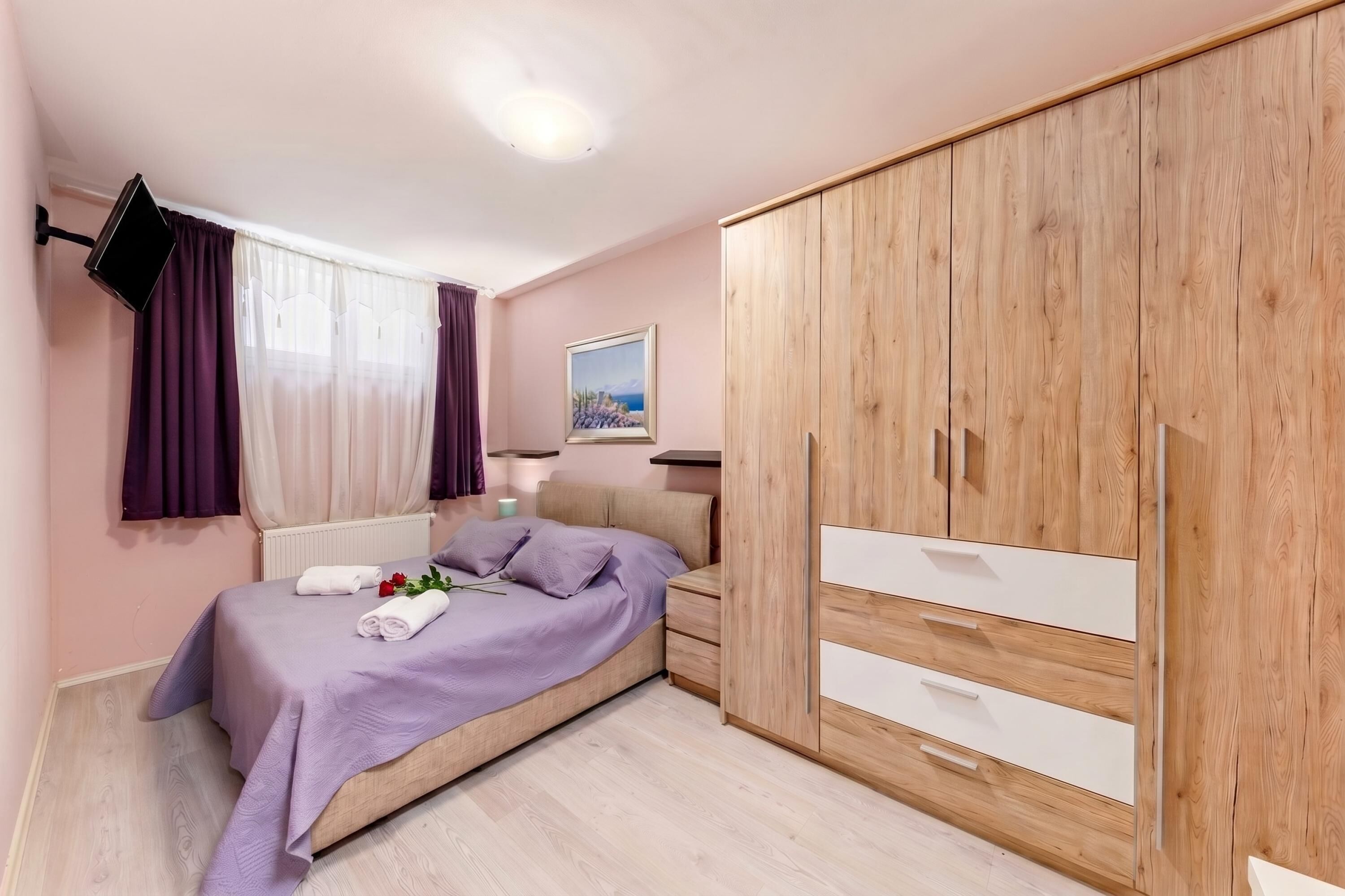Family Apartment, Multiple Bedrooms (Pool and Garden Apartment Hortenzija)