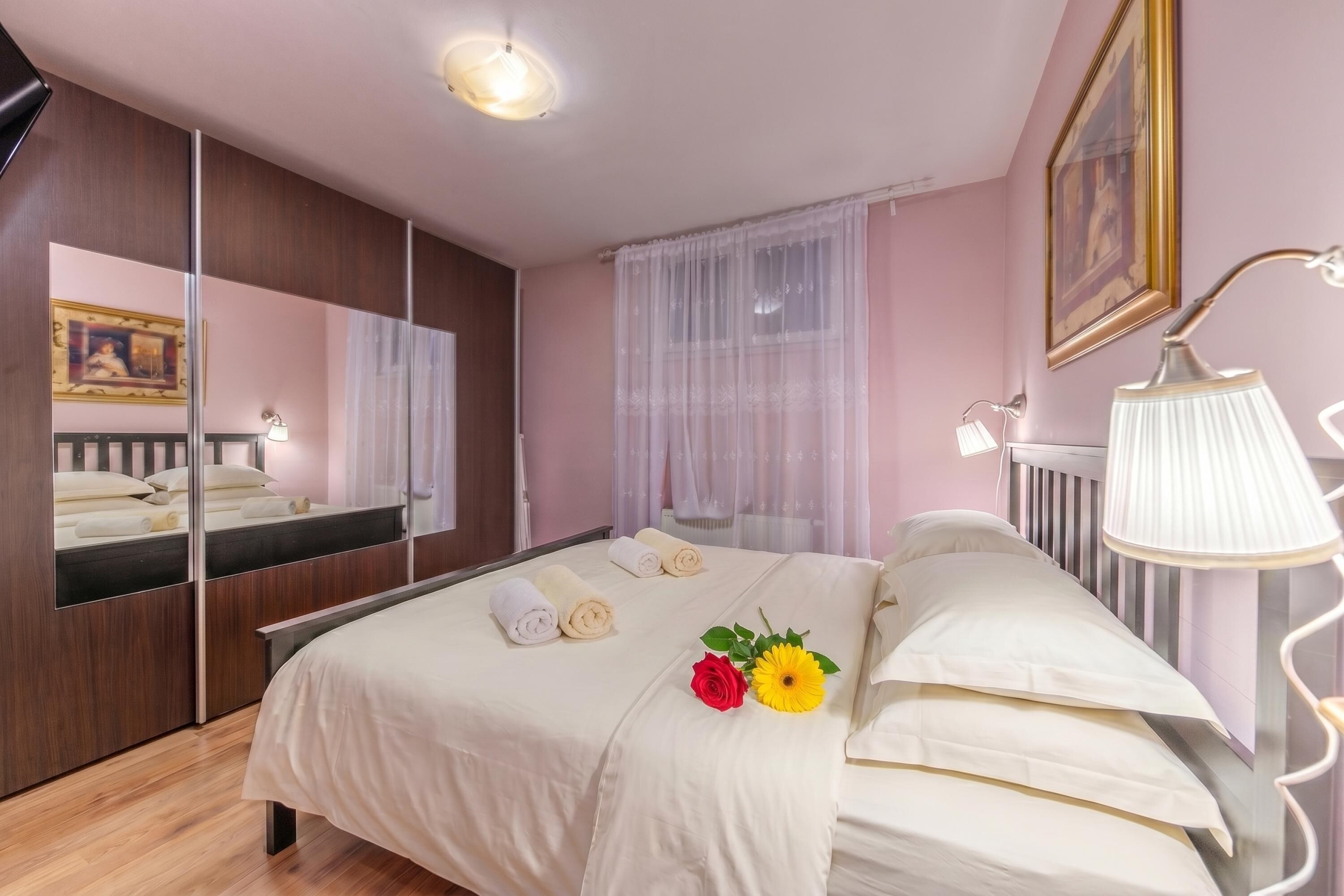 Family Apartment, Multiple Bedrooms (Pool and Garden Apartment Hortenzija)