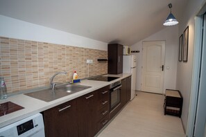 Apartment, Courtyard View | Private kitchen - Barrique de Mijloc - Breakfast    (Brașov)