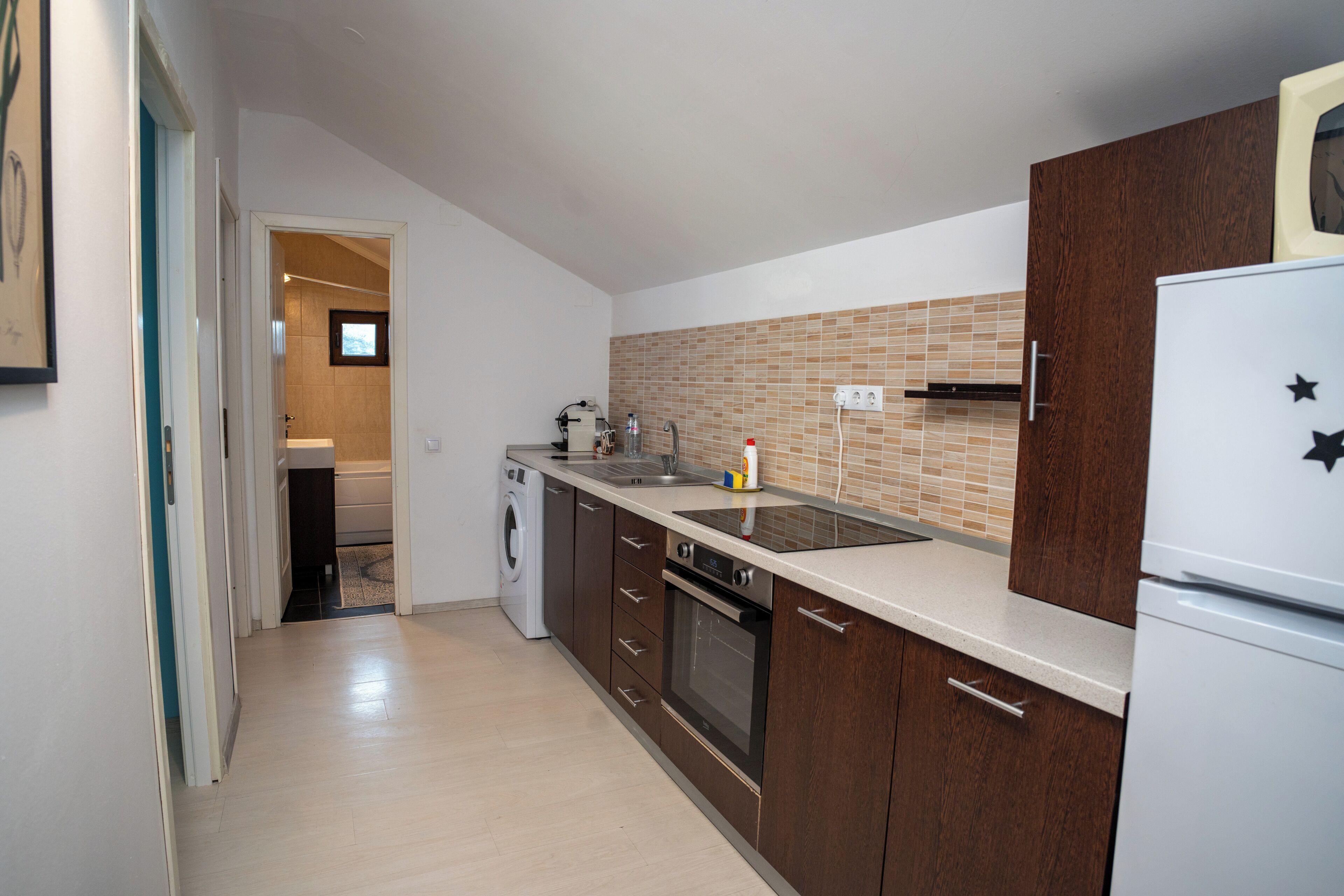 Apartment, Blick auf den Innenhof | Eigene Küche
