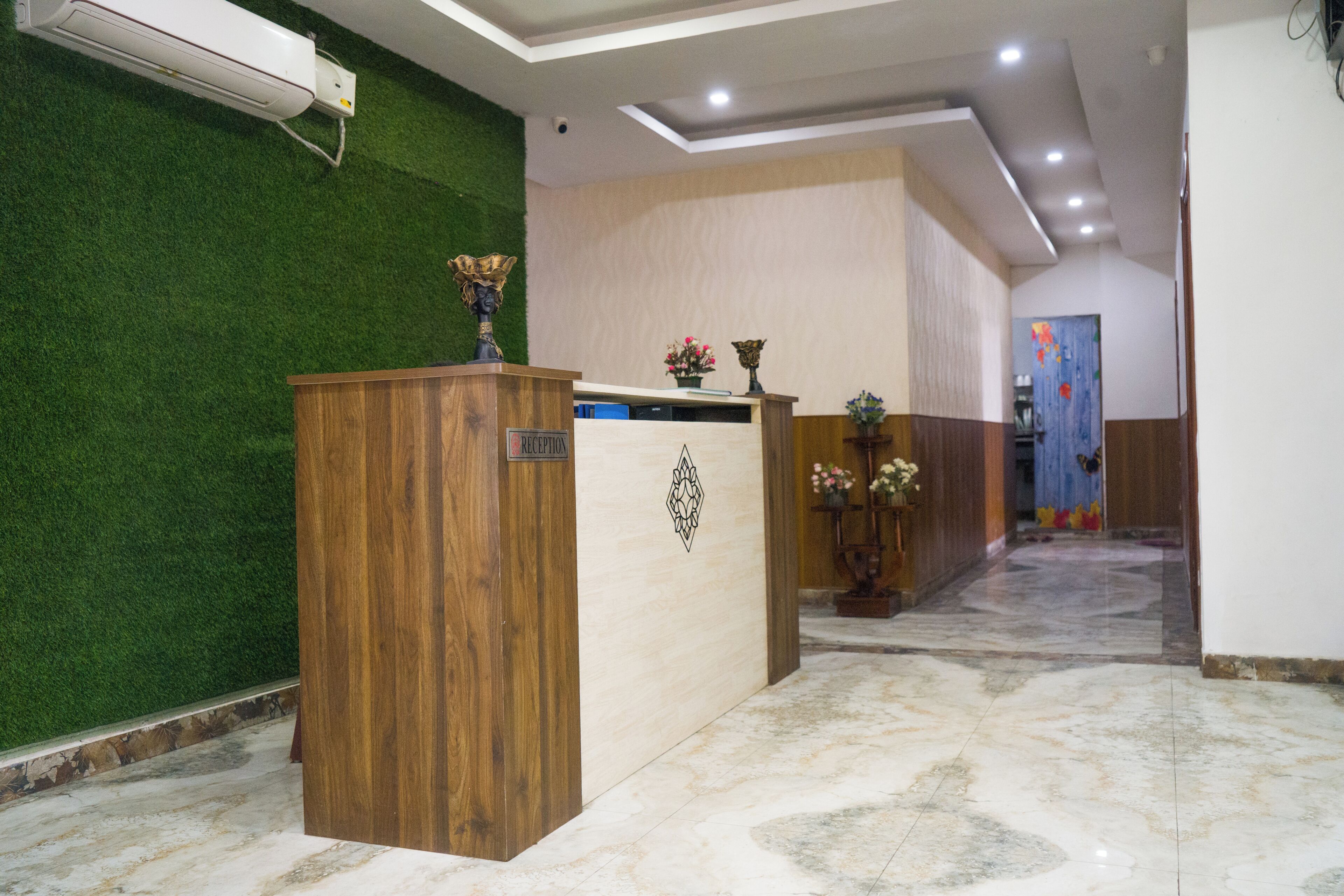 Quầy tiếp tân
