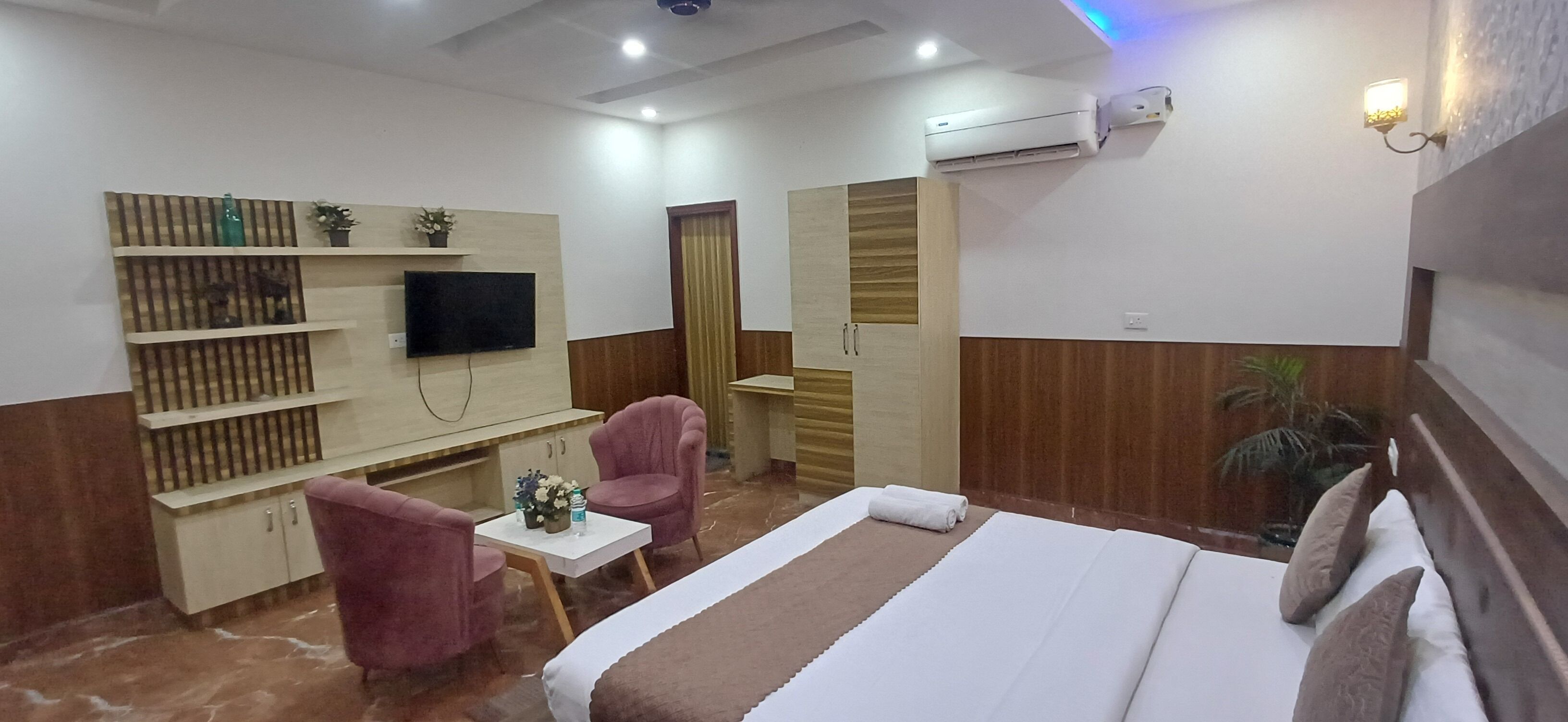 Superior Suite, 1 Bedroom | Iron/ironing board, free WiFi