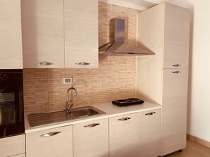 Refrigerador, horno, placa de cocina, cafetera/tetera