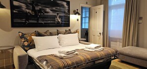2 bedrooms, desk, iron/ironing board, WiFi - Luxury Central London Apartment  Craven Street (London)