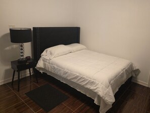 Room - Spacious 4-bedroom house in lovely McAllen with jacuzzi and spacious back yard. (McAllen)