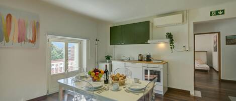 Standard Apartment, 2 Bedrooms, Air conditioning (Maroggia Apt 2 Near The Lake for 5) | Dining