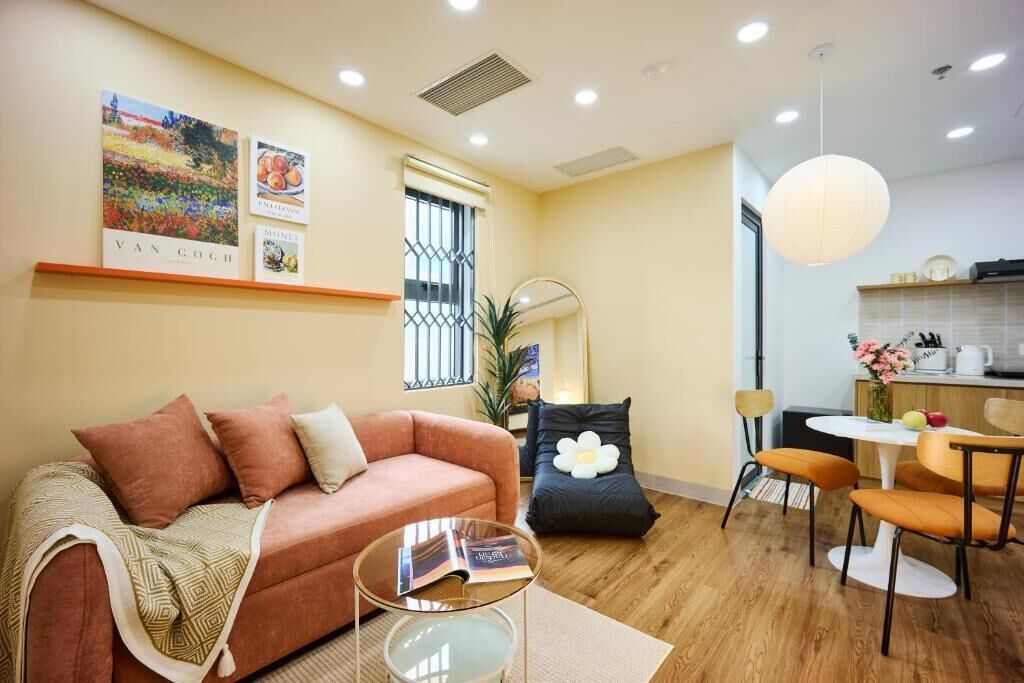 Deluxe Apartment, 1 Queen Bed with Sofa bed, Balcony | Living area