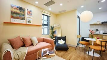 Deluxe Apartment, 1 Queen Bed with Sofa bed, Balcony | Living area