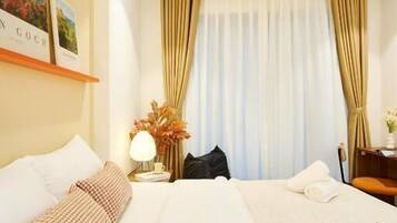 Deluxe Studio, 1 Queen Bed, Balcony | Minibar, free WiFi