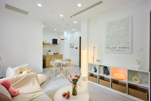 Deluxe Apartment, 1 Queen Bed with Sofa bed, Balcony | Living area - take me. 3seasons - boutique home (Hai Chau)