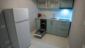 Apartment, City View | Private kitchen