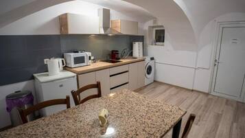 Apartment, City View | Private kitchen