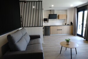 Apartment, Balkon | Wohnbereich