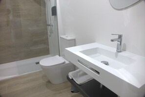 Apartment, Balkon | Badezimmer | Dusche, Haartrockner, Handtücher, Seife