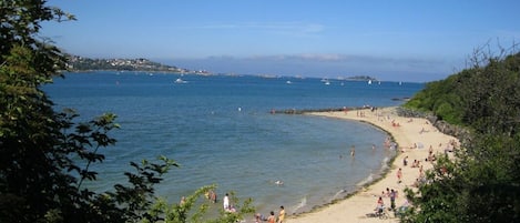 Nær stranden