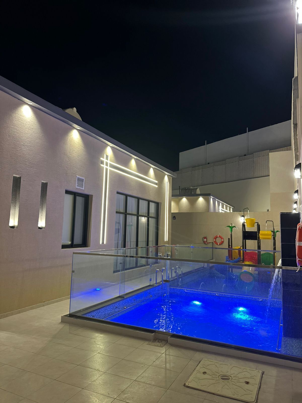 10 outdoor pools