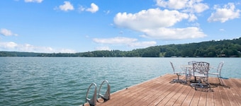 Island Cottage - Canoes and Kayaks for guests to use! Budget-friendly!