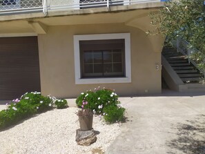 Exterior detail - Villa with pool MEZE sur l'étang de Thau (Mèze)