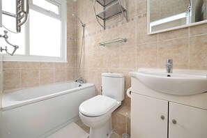 House, 2 Bedrooms | Bathroom - Full House 2 Bedrooms, 2 Bathrooms, Near Tube st (London)