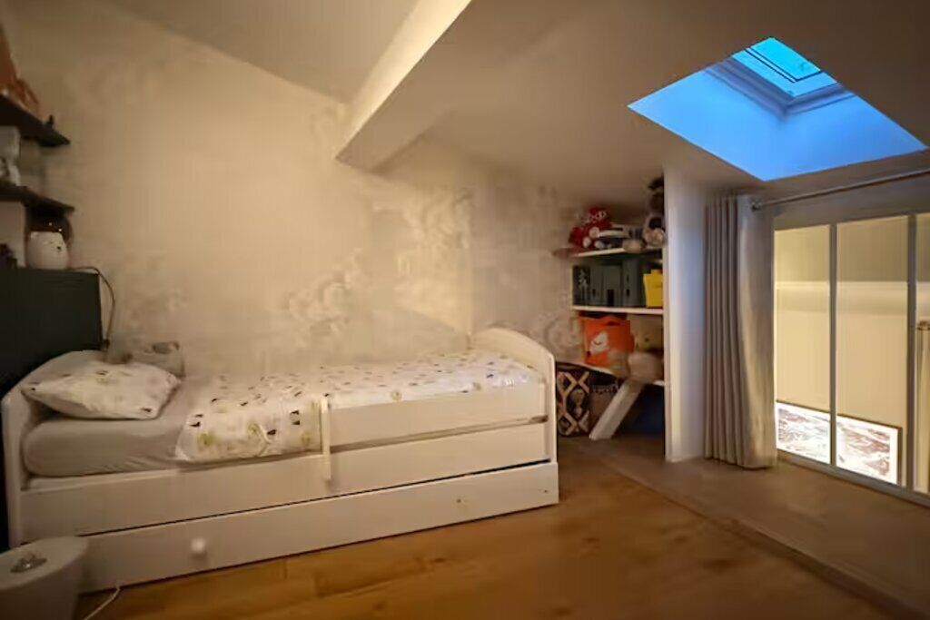 WiFi, bed sheets