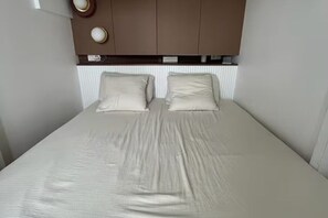 Room - Vrbo Property (Paris)