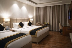 Desk, laptop workspace, free WiFi, bed sheets - One Earth Heritage Katra (Katra)
