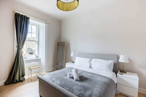 Schreibtisch, Bügeleisen/Bügelbrett, Reisekinderbett, kostenloses WLAN