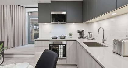 Lower 1BR Boutique Suite • Sleeps 3 • WiFi+Parking