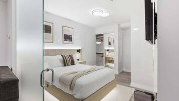 1 bedroom, desk, iron/ironing board, WiFi
