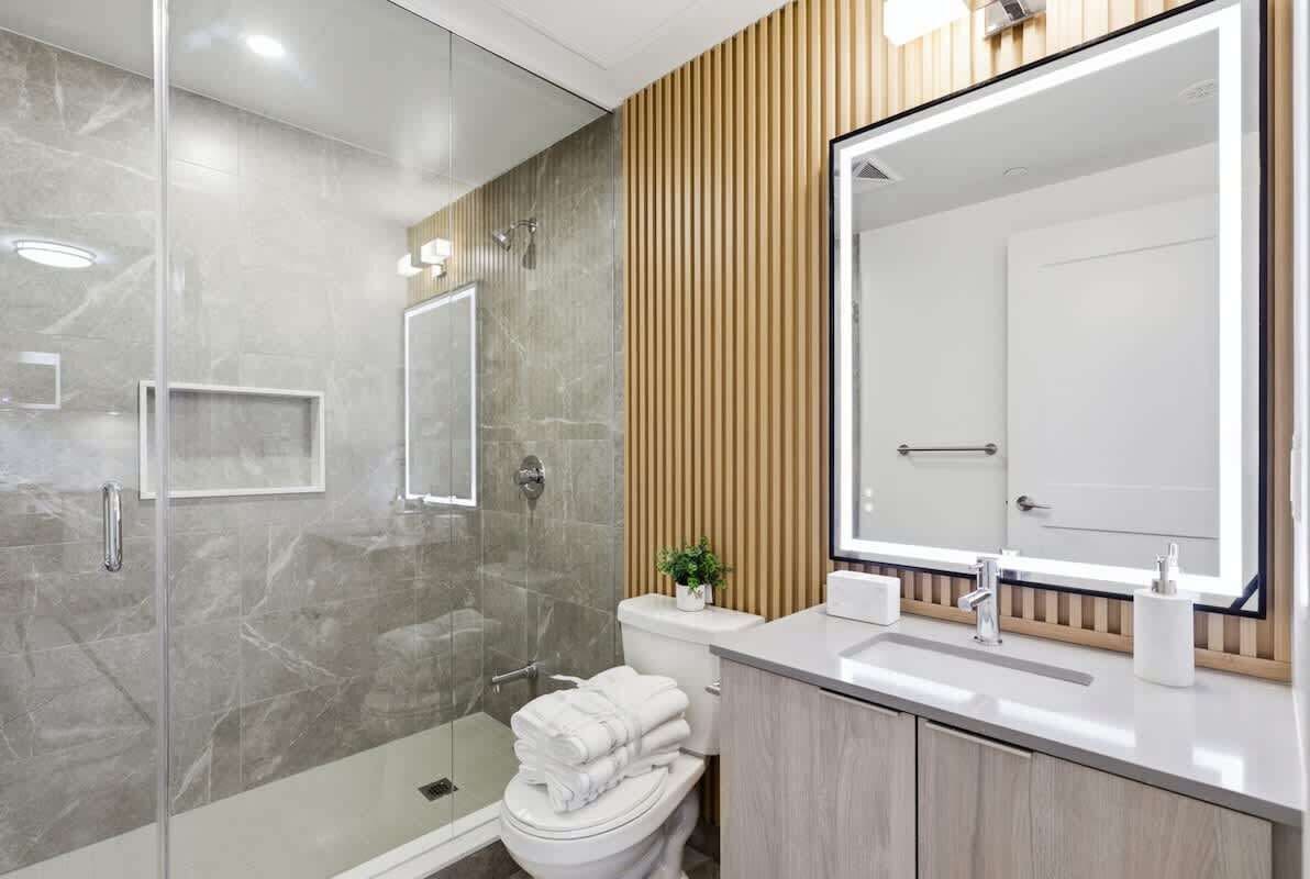 Shower, hair dryer, towels, shampoo