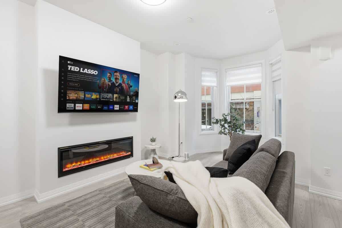 3br Boutique Townhouse  Sleeps 7  Parking - Toronto