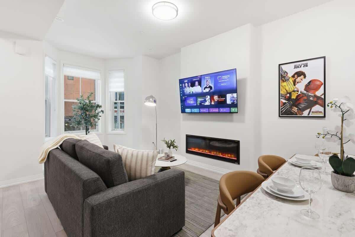 Boutique 3br Townhouse  Sleeps 7 W Free Parking - Toronto