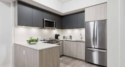 Boutique 3BR Townhouse • Sleeps 7 w Free Parking