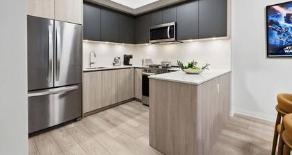 Boutique 3BR Townhouse • Sleeps 7 • Free Parking
