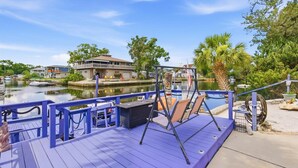 Terrace/patio - WATERFRONT at Weeki Wachee w/heated swimming pool, docks, Kayaks & elevator (Spring Hill)