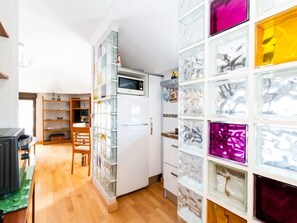 A compact kitchen with a microwave, refrigerator, and glass-fronted storage units. - Bright penthouse in city centre - 4 guests (Granada)