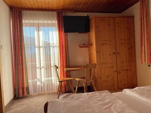 1 Schlafzimmer, Reisekinderbett, kostenloses WLAN, Bettwäsche
