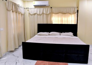 2 habitaciones, tabla de planchar con plancha, wifi y ropa de cama 