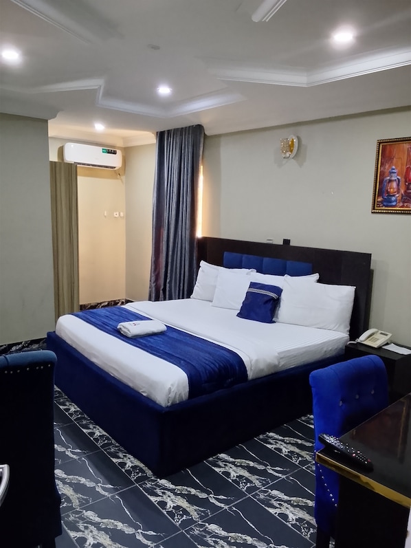 Superior Double Room, Balcony, City View | Free WiFi - Mountaintop Hotel (Lagos)