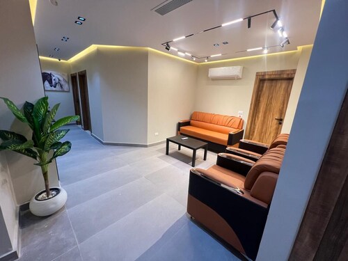 Aman Studio 4 – Stylish & Quiet